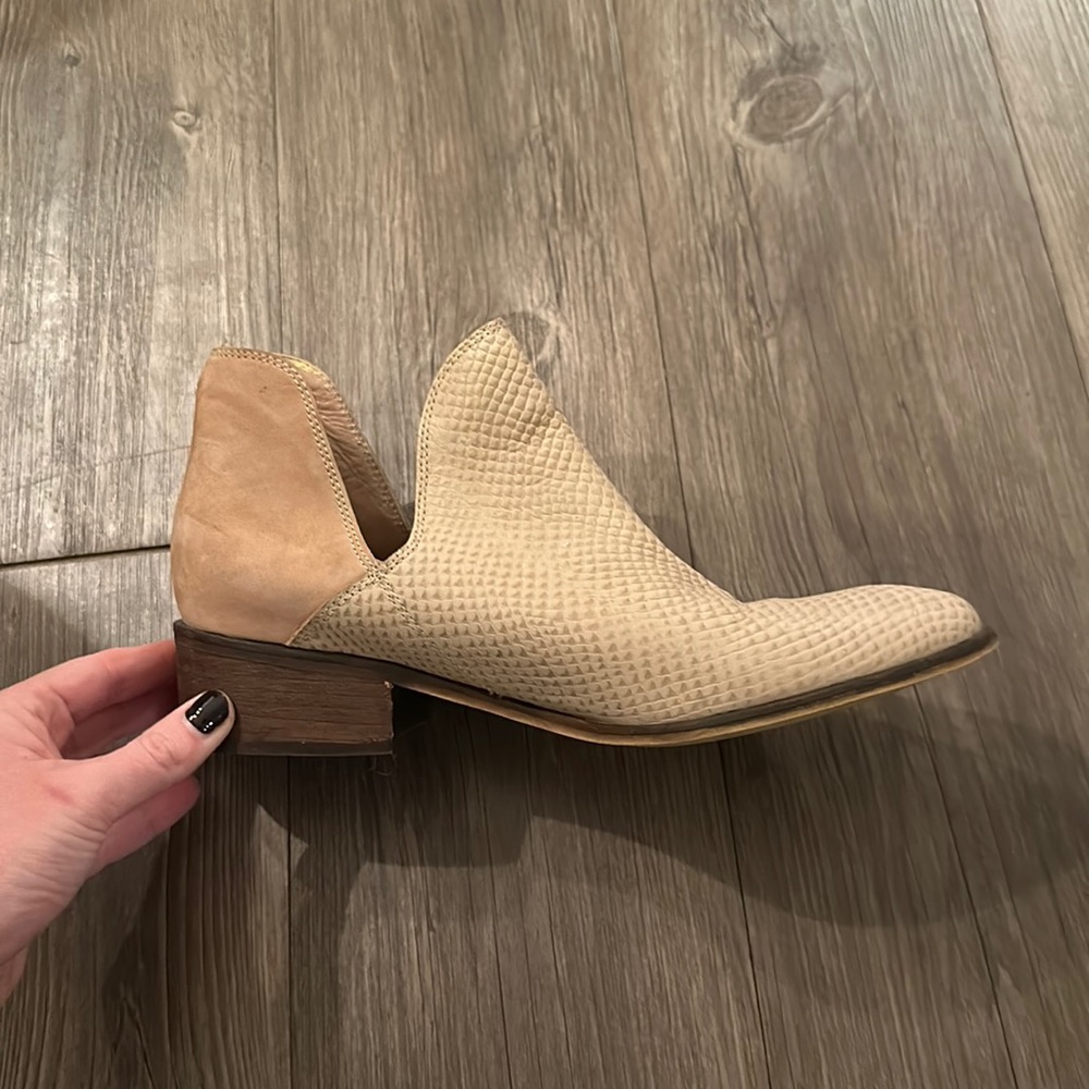 Kaanas Arabia leather Ankle Bootie- size 38!